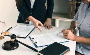 Hourly Fees vs. Flat Fees: What’s the Best Payment Structure for Legal Consultation?