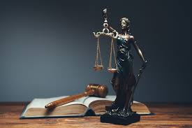 Why Become a Lawyer? Pros and Cons